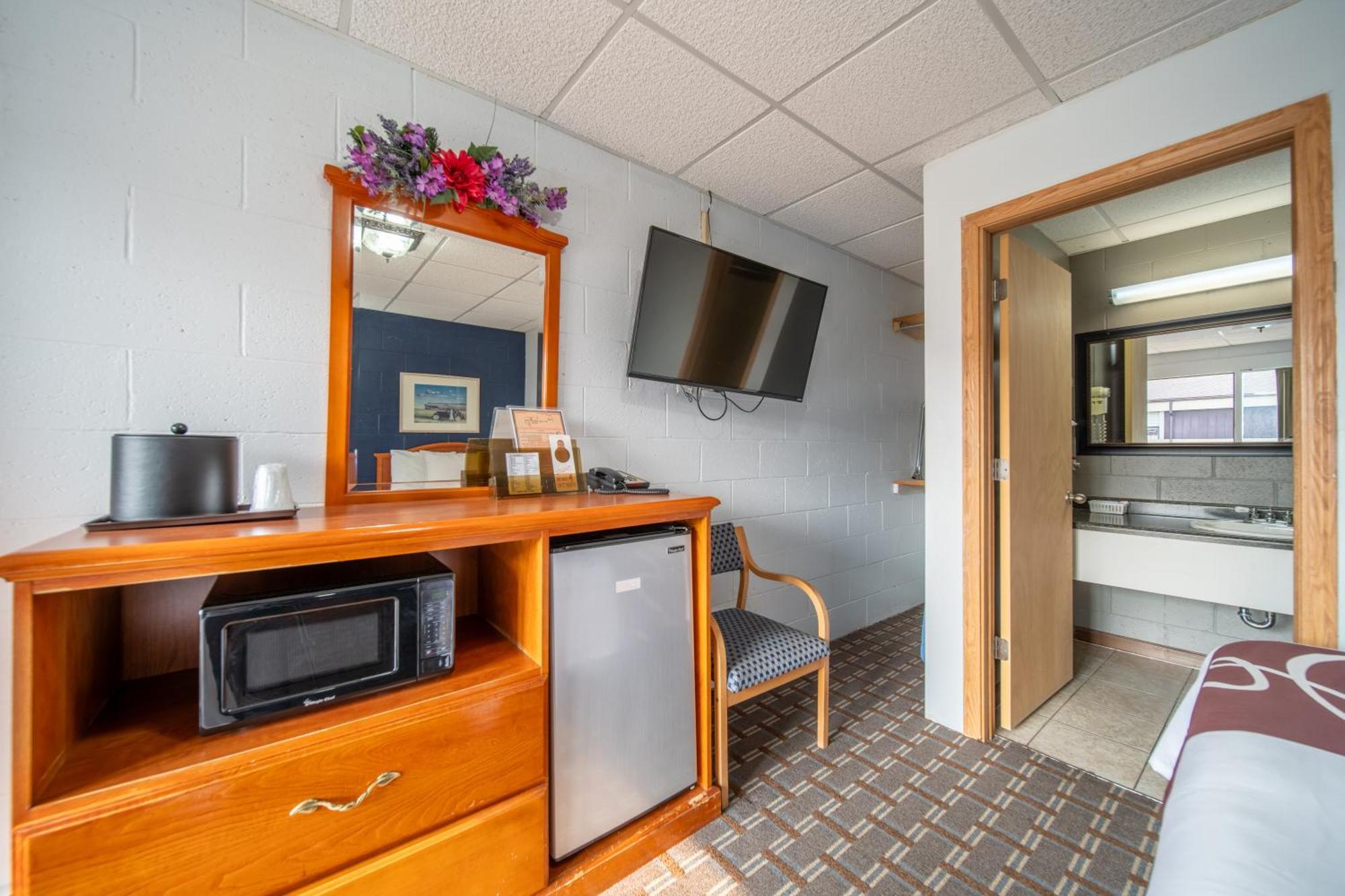 Sleep-Ees Inn, Saginaw & Frankenmuth Exterior photo