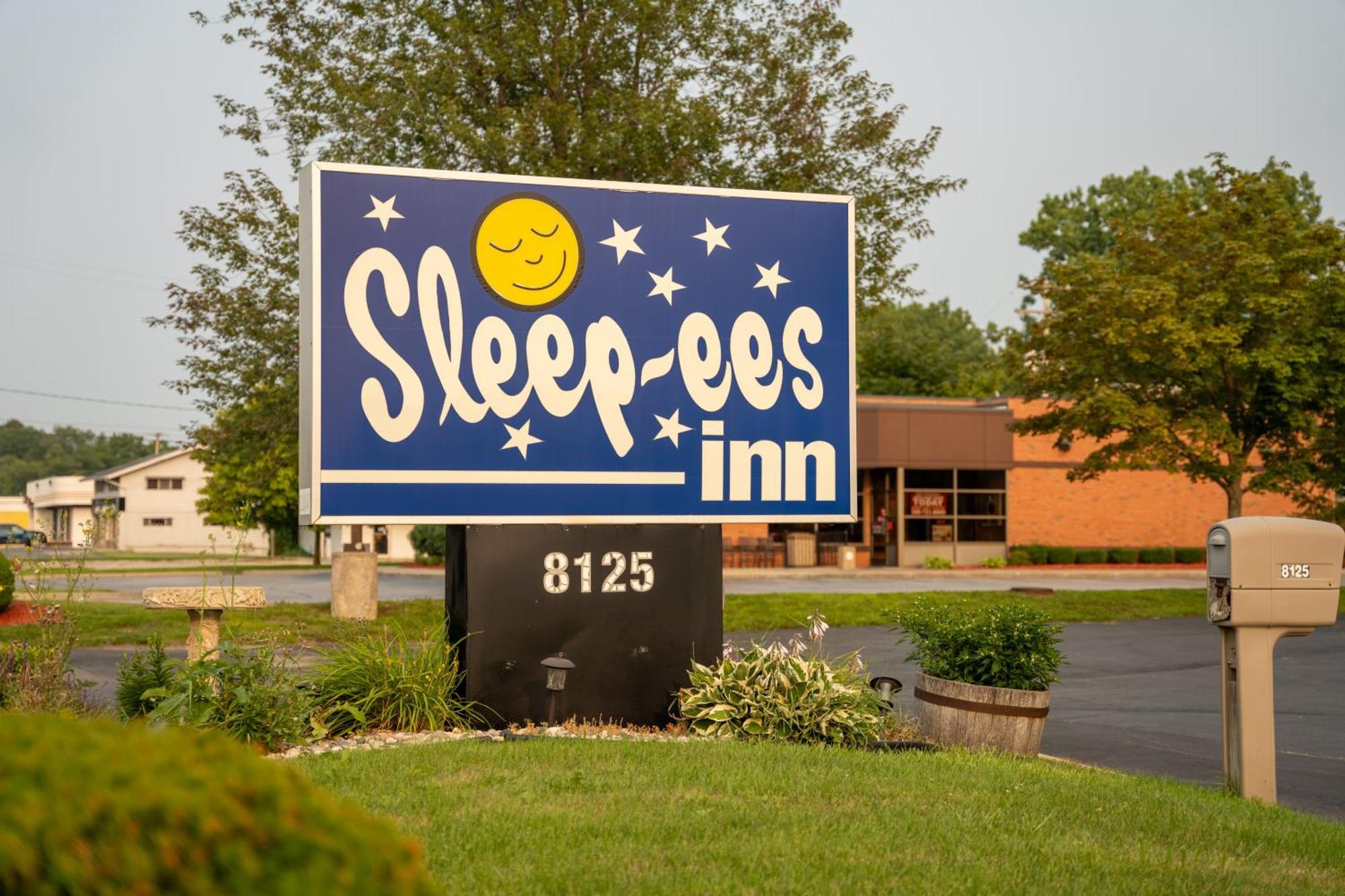 Sleep-Ees Inn, Saginaw & Shields Exterior photo