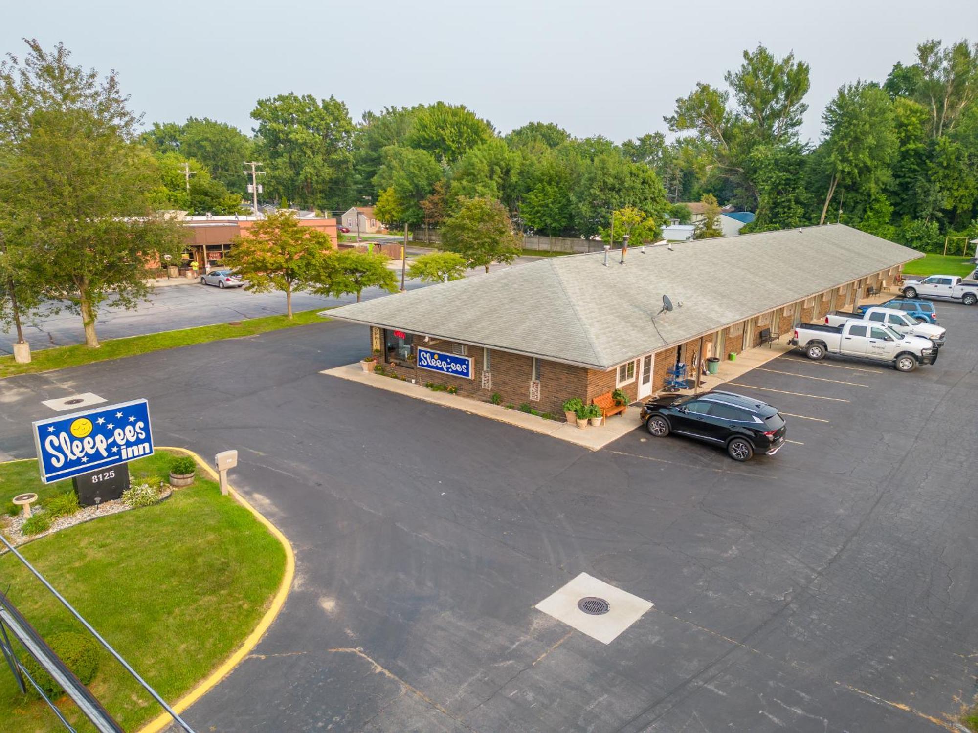 Sleep-Ees Inn, Saginaw & Shields Exterior photo