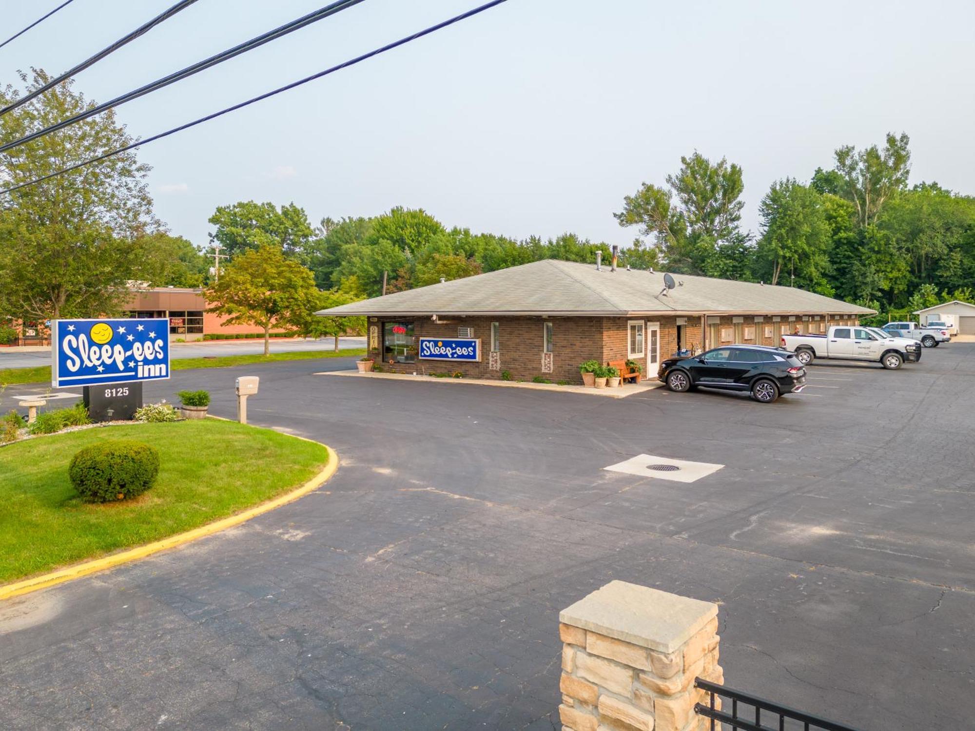 Sleep-Ees Inn, Saginaw & Shields Exterior photo